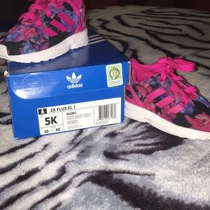 Adidas girl sneakers size 5c, great condition.